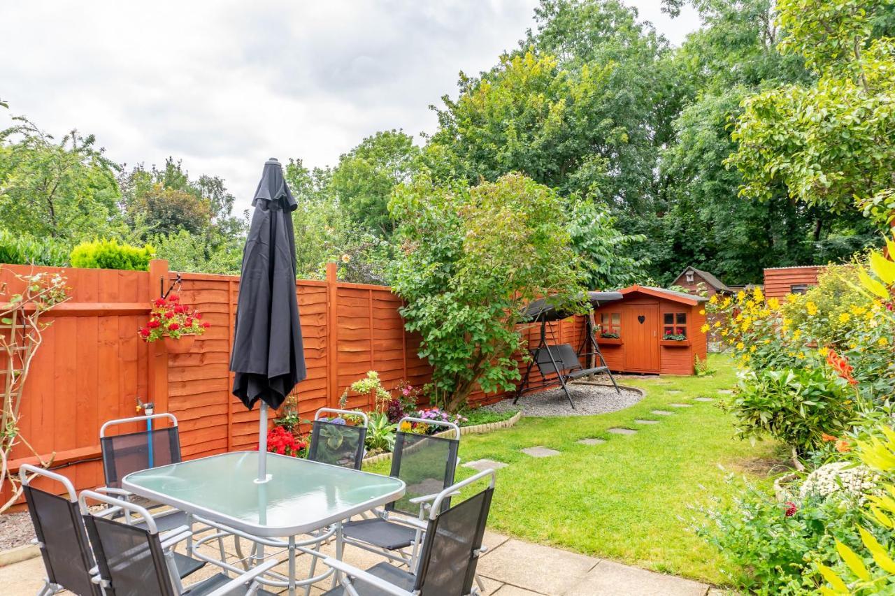 Red Cherry House Watford  Exterior foto