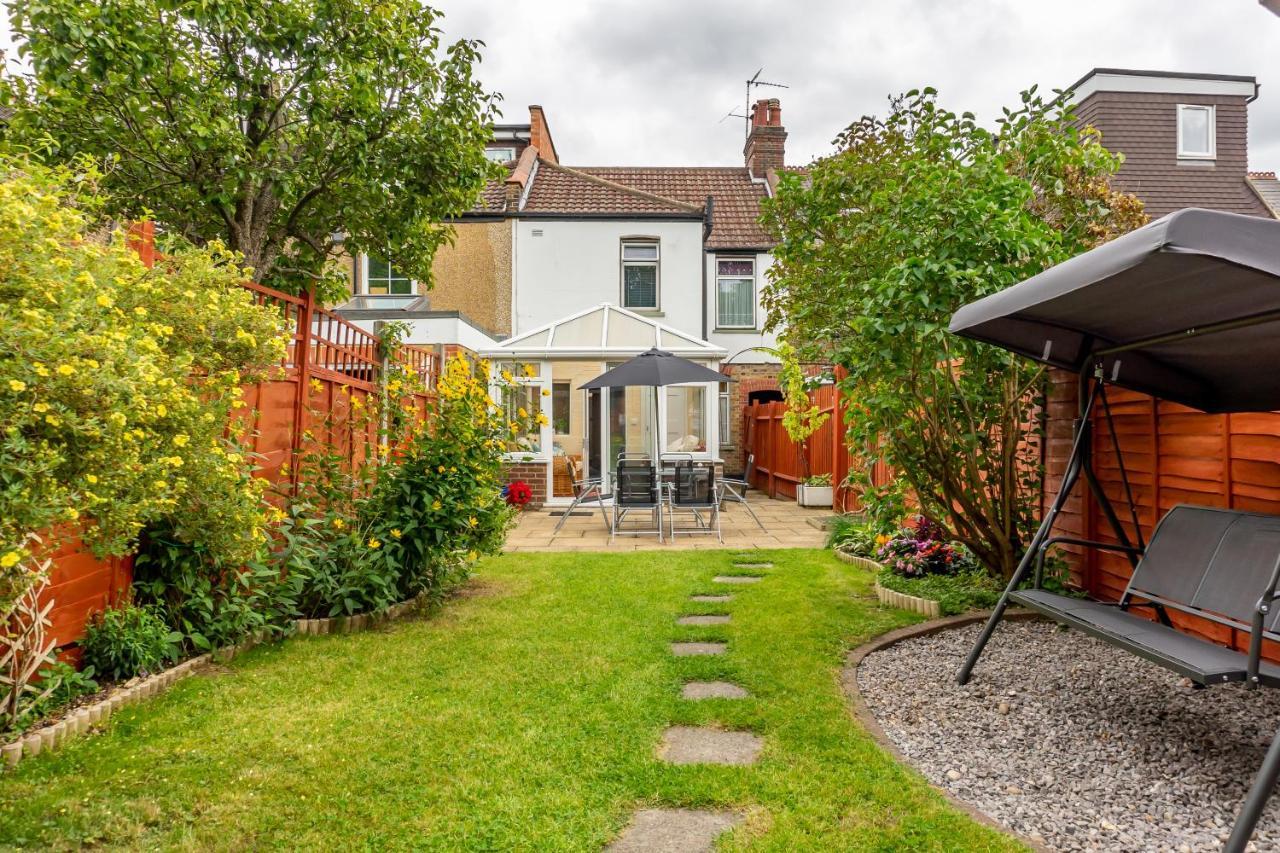 Red Cherry House Watford  Exterior foto